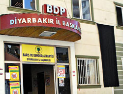 BDP tüm binalarına siyah bez astı