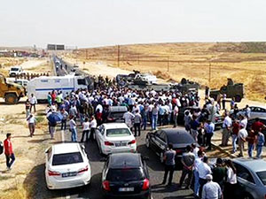 Cizre’ye giden Demirtaş ve HDP’li vekillerin yolu Midyat çıkışında kesildi