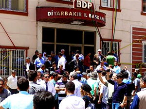 Diyarbakır'da DBP'ye polis baskını