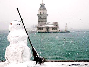 İstanbul'da kar yağışı nedeniyle okullar tatil edildi