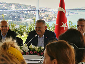 Başbakan yabancı medya temsilcileriyle görüştü