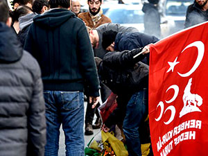 Şişli'de HDP bayraklarını yaktılar