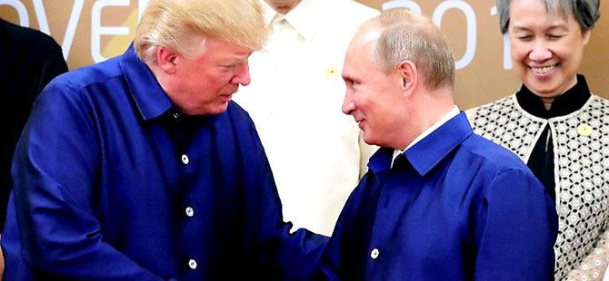 Trump ve Putin yan yana poz verdi