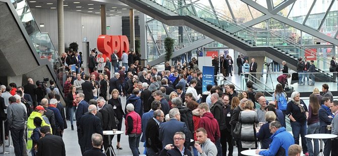 Almanya'da koalisyon için SPD'den onay