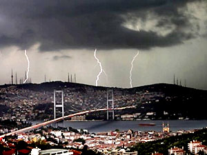 Meteoroloji'den İstanbul için şiddetli fırtına uyarısı