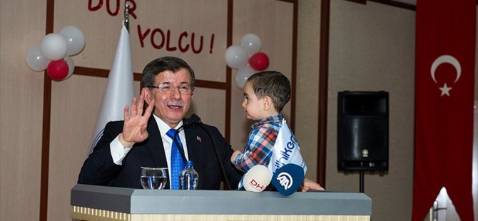 Davutoğlu: Aklınızı kimseye vermeyin!