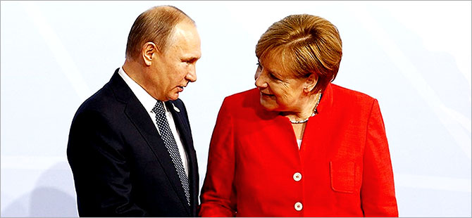 Putin ile Merkel Suriye’yi görüştü