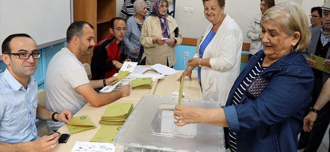 Türkiye genelinde oy verme işlemi başladı