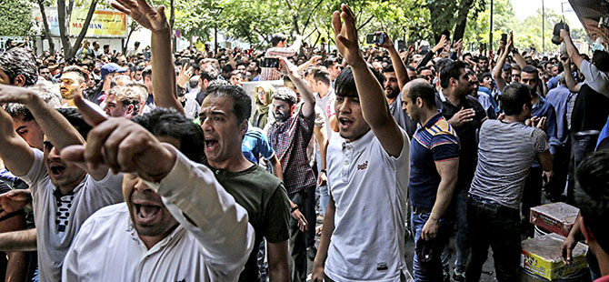 İran'da grev, protesto ve polis müdahalesi