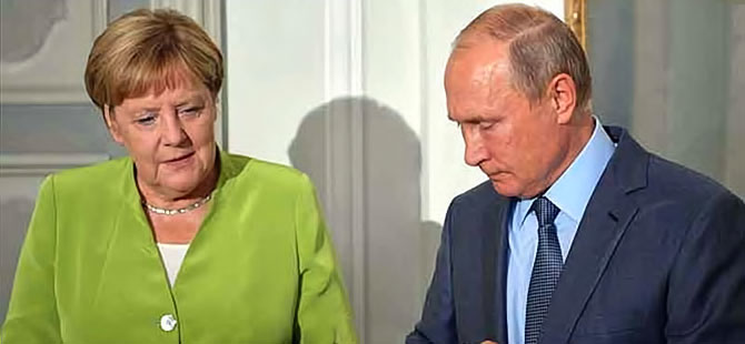 Putin ile Merkel biraraya geldi