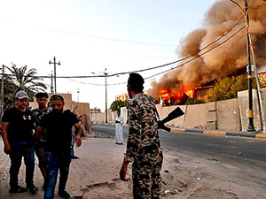 Basra'da İran başkonsolosluğu ateşe verildi