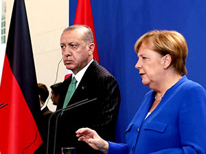 Erdoğan Merkel'den Can Dündar'ın iadesini istedi