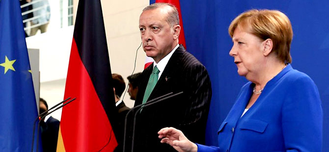 Erdoğan Merkel'den Can Dündar'ın iadesini istedi