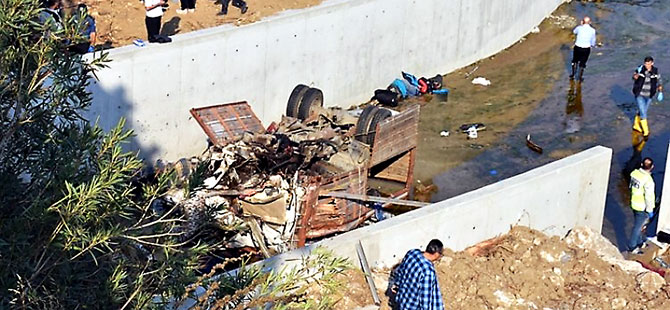 İzmir’de kaza: 22 mülteci hayatını kaybetti