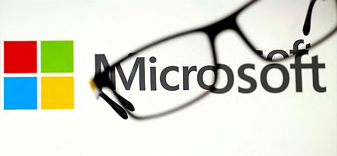 Microsoft, Apple'ın ünvanını geri aldı