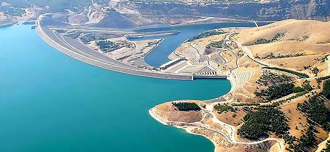 Dicle Barajı'nın kapaklarından biri koptu: 5 ilçe uyarıldı