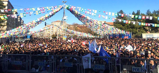 Diyarbakır’da Leyla Güven için binler bir araya geldi