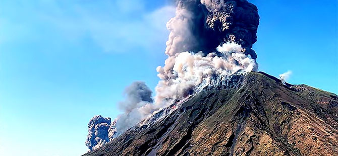 Stromboli Yanardağı faaliyete geçti