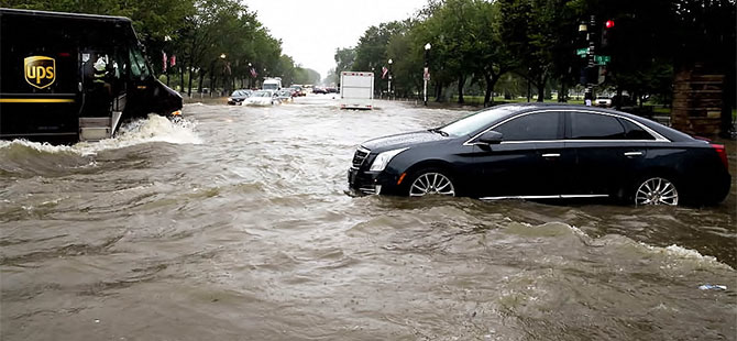 Washington'da sel: Binlerce kişi elektriksiz kaldı