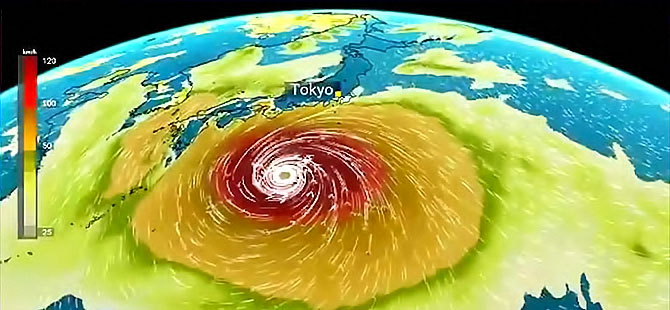 Japonya'da son yılların en büyük tayfunu kıyıya ulaştı