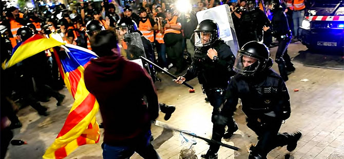 Barcelona'daki protestolarda 'özgürlük' sloganı