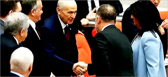 Buldan ve Temelli, Bahçeli ile tokalaştı