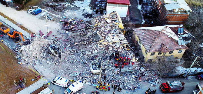 Elazığ depremi: Hayatını kaybedenlerin sayısı 31’e yükseldi