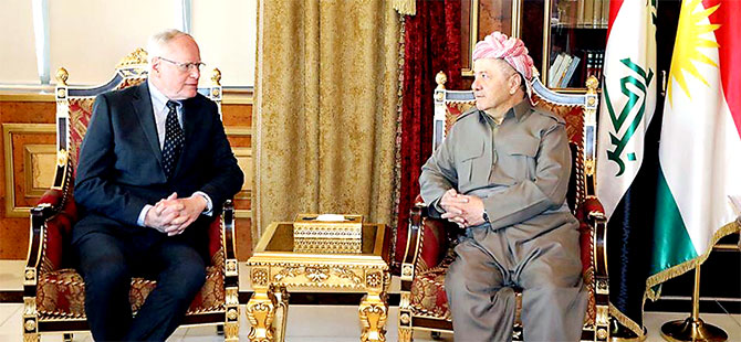 Mesud Barzani: Kürt halkı belirsizliğe terk edilmemeli