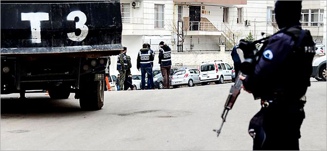 Diyarbakır ve Antep'te polis baskınları: 55 kişi gözaltına alındı