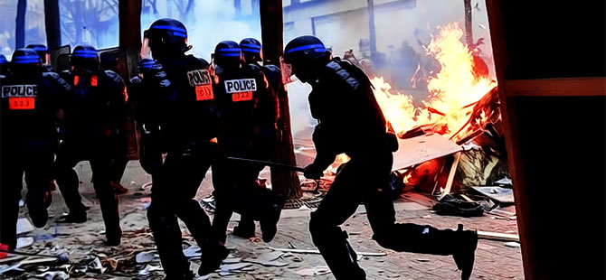 Paris'te protestolara şiddet karıştı