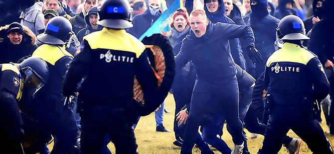 Hollanda'da polis protestoculara müdahale etti