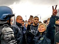 Fransa’da bu defa ambulans çalışanları protestoda