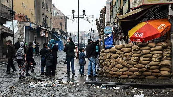 151230124918_diyarbakir_curfew_624x351_afp_nocredit.jpg